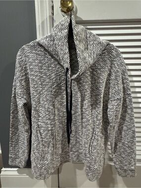 Forever 21 Black & White Chevron Knit Hoodie